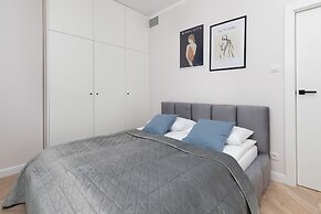 Kasprzaka Modern Apartment by Renters