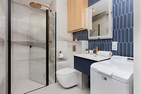 Kasprzaka Modern Apartment by Renters