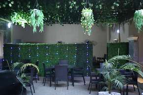 Mo-House Hotels and Apartments