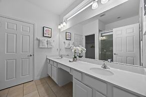 Gorgeous 9bd In The Solterra Resort! 9 Bedroom Home by RedAwning