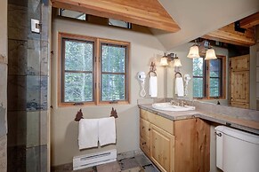 38a Cowboy Heaven 4 Bedroom Home by Moonlight Basin Lodging