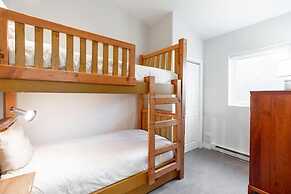 Northwood's Juniper 311 6 Bedroom Condo by RedAwning