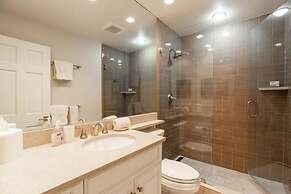 Northwood's Juniper 311 6 Bedroom Condo by RedAwning