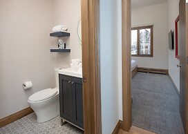 Highlands Westview 300 3 Bedroom Condo by RedAwning