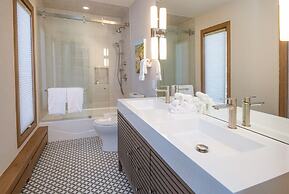 Highlands Westview 300 3 Bedroom Condo by RedAwning