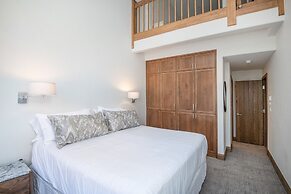 Highlands Westview 300 3 Bedroom Condo by RedAwning