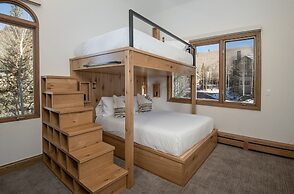 Highlands Westview 300 3 Bedroom Condo by RedAwning