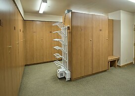 Highlands Westview 300 3 Bedroom Condo by RedAwning