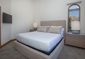 Highlands Westview 300 3 Bedroom Condo by RedAwning