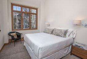 Highlands Westview 300 3 Bedroom Condo by RedAwning