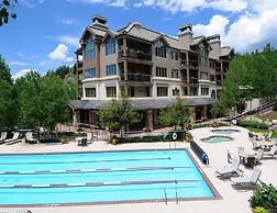 Highlands Westview 300 3 Bedroom Condo by RedAwning