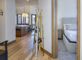 Highlands Westview 300 3 Bedroom Condo by RedAwning