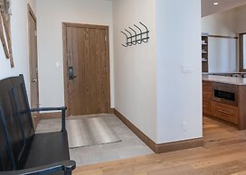 Highlands Westview 300 3 Bedroom Condo by RedAwning