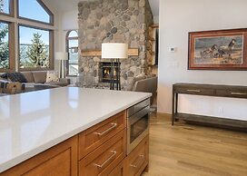 Highlands Westview 300 3 Bedroom Condo by RedAwning