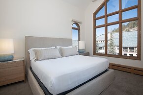 Highlands Westview 300 3 Bedroom Condo by RedAwning