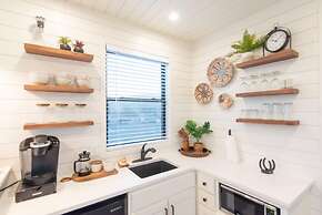 New Southwest Shipping Container-in Alpine