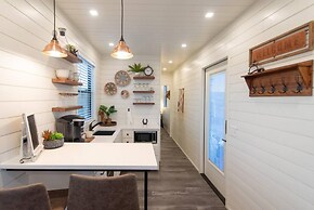 New Southwest Shipping Container-in Alpine