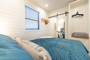 New Southwest Shipping Container-in Alpine