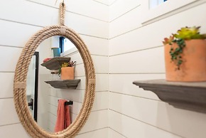 New Southwest Shipping Container-in Alpine