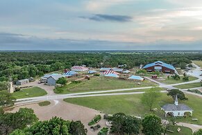 Pecan Grove Container Tiny Home Country Setting 12 min to Baylor Magno