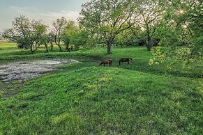 Pecan Grove Container Tiny Home Country Setting 12 min to Baylor Magno