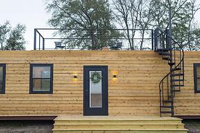 Pecan Grove Container Tiny Home Country Setting 12 min to Baylor Magno