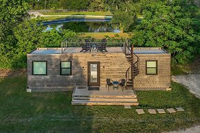 Pecan Grove Container Tiny Home Country Setting 12 min to Baylor Magno