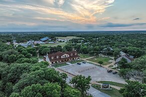 Pecan Grove Container Tiny Home Country Setting 12 min to Baylor Magno