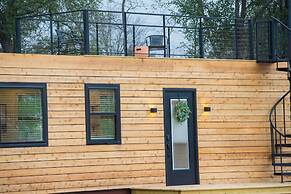 Pecan Grove Container Tiny Home Country Setting 12 min to Baylor Magno