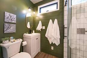 Pecan Grove Container Tiny Home Country Setting 12 min to Baylor Magno