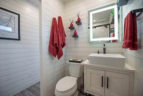 The Merlot - Unique Container Home Near Waco Attractions