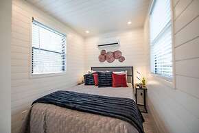 The Merlot - Unique Container Home Near Waco Attractions