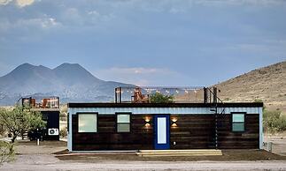 New Longhorn Stunning Container Home-in Alpine