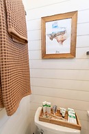 New Longhorn Stunning Container Home-in Alpine