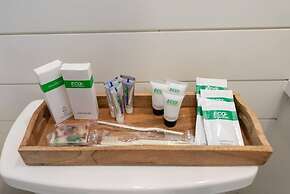 New Longhorn Stunning Container Home-in Alpine