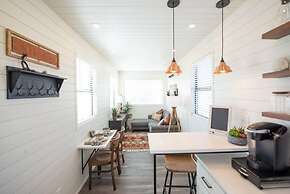 New Longhorn Stunning Container Home-in Alpine