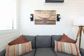 New Longhorn Stunning Container Home-in Alpine