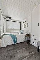 New Wilderness Hideout-cozy Container Home