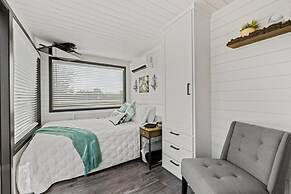 New Wilderness Hideout-cozy Container Home