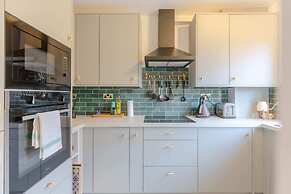 Vibrant 1BD Flat - 8 Mins to Dalston, Hackney!