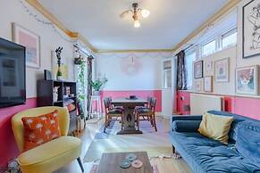Vibrant 1BD Flat - 8 Mins to Dalston, Hackney!