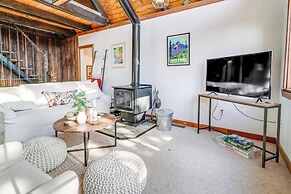 Charming Soda Springs Cabin: Hike, Ski & Golf!
