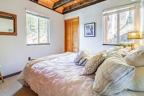 Charming Soda Springs Cabin: Hike, Ski & Golf!