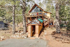 Serene Lakes Cabin w/ Deck: Dog Friendly!