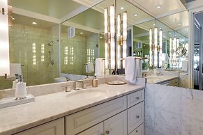 Lakefront Incline Village Condo w/ Private Deck!