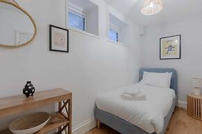 Newly Refurbished 2BD Flat - Wimbledon Village!