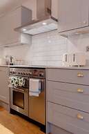 Newly Refurbished 2BD Flat - Wimbledon Village!