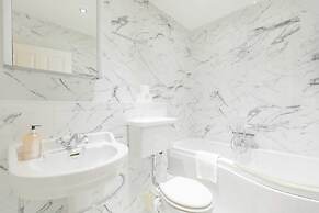 Newly Refurbished 2BD Flat - Wimbledon Village!