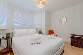 Newly Refurbished 2BD Flat - Wimbledon Village!