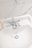 Newly Refurbished 2BD Flat - Wimbledon Village!